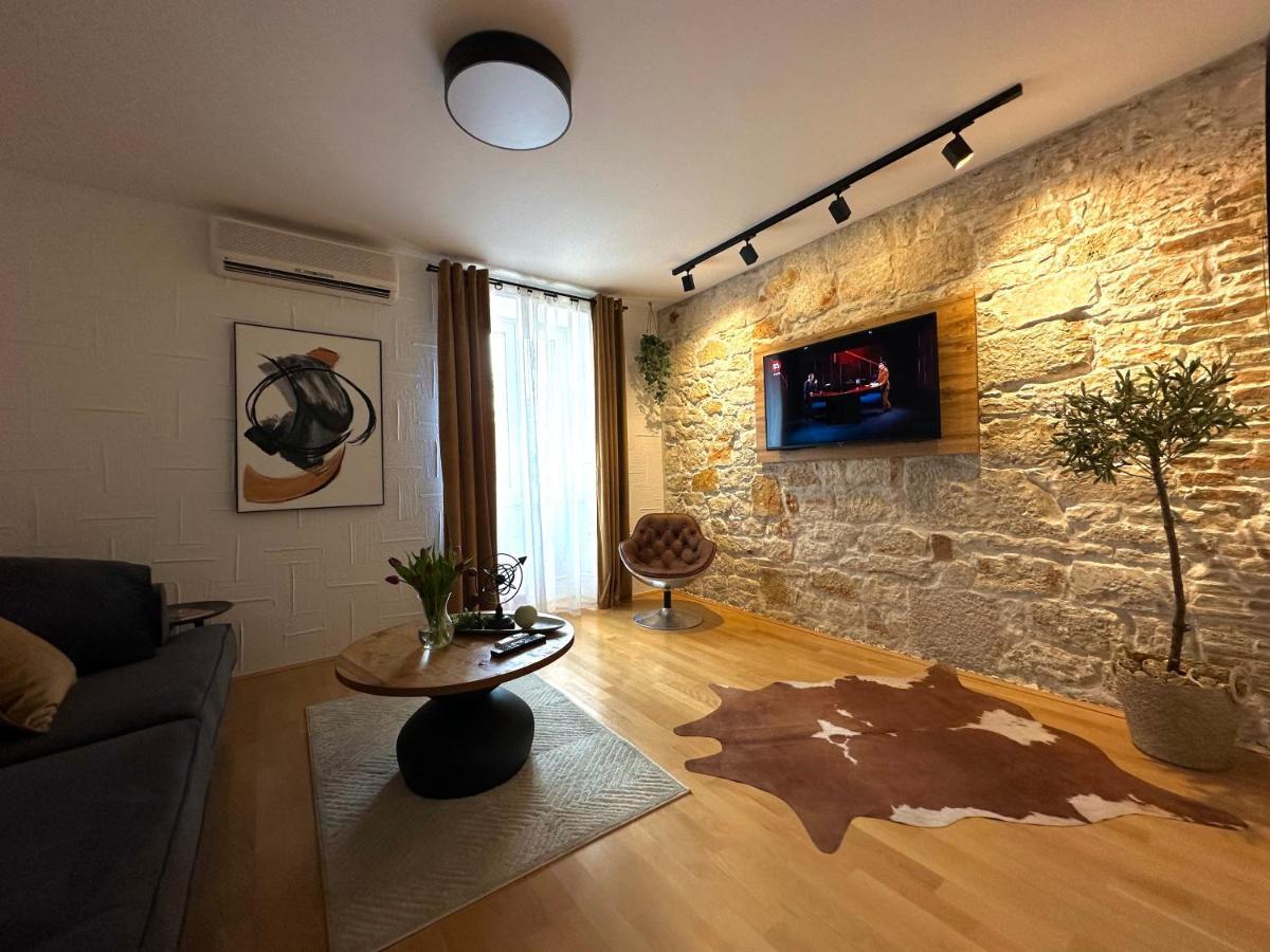 Apartment Erin Center - New Renovated 로비니 외부 사진