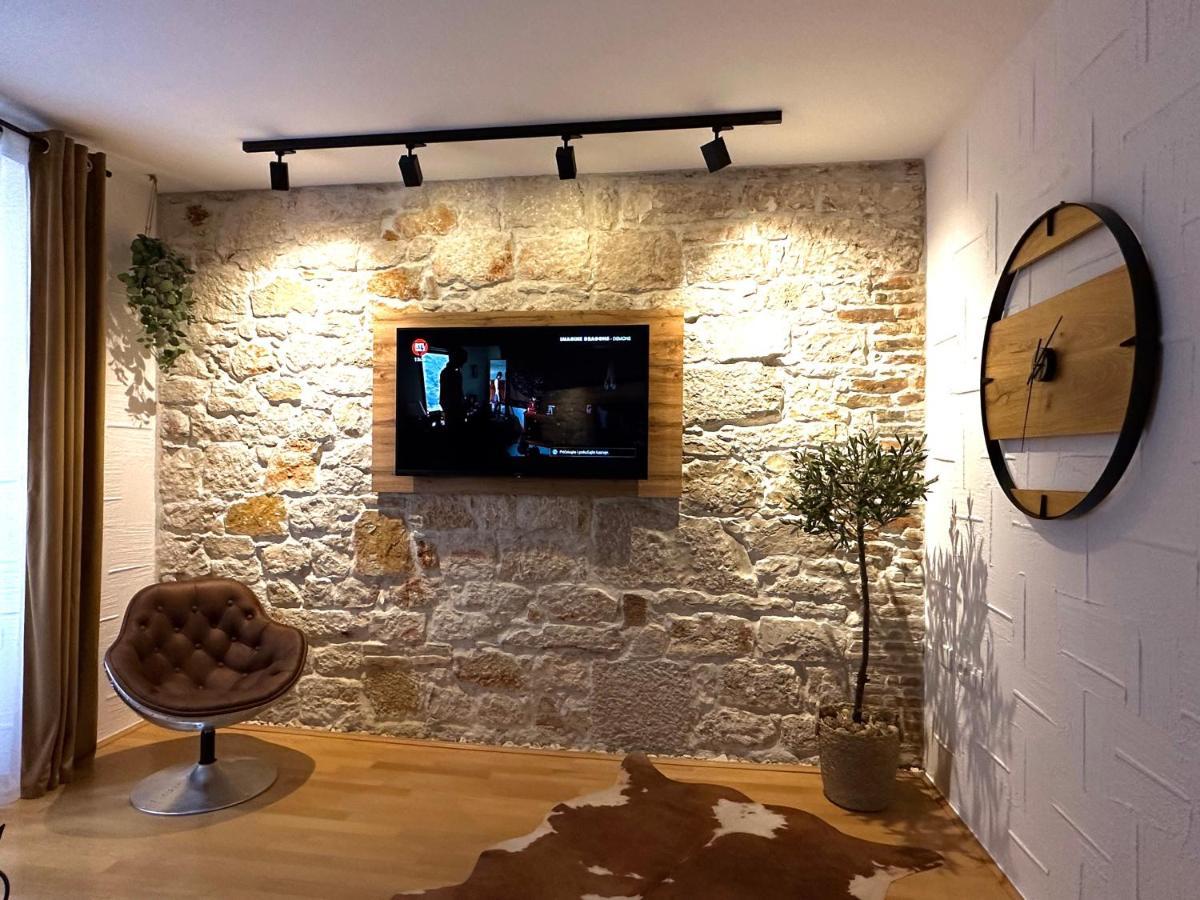 Apartment Erin Center - New Renovated 로비니 외부 사진